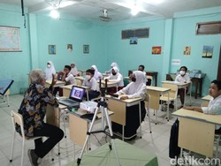 Perjuangan SMP di Surabaya Demi Dapat 15 Siswa dengan Gratiskan Sekolah