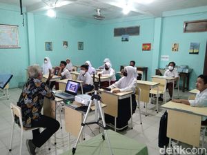 Perjuangan SMP di Surabaya Demi Dapat 15 Siswa dengan Gratiskan Sekolah Perjuangan SMP di Surabaya Demi Dapat 15 Siswa dengan Gratiskan Sekolah
