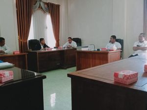 DPRD Tegur SMAN 1 Dompu karena Tak Luluskan Fadyla DPRD Tegur SMAN 1 Dompu karena Tak Luluskan Fadyla