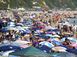 Panasnya Suhu di Inggris Bikin 13 Orang Tewas Saat Berenang