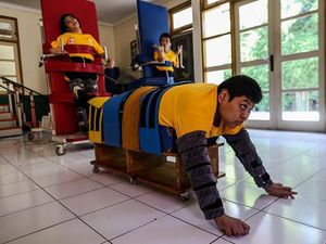 Melihat Terapi untuk Anak-anak Selebral Palsi di Pasar Rebo, Jakarta