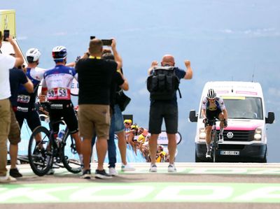 Momen Dramatis Jakobsen, Finish 16 Detik Sebelum Batas Waktu Etape 17