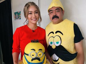 Mas Adam Suami Inul Bergaya Pakai Kostum Pisang ala Minions Mas Adam Suami Inul Bergaya Pakai Kostum Pisang ala Minions