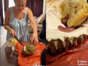 Hiii! Ada Ulat Menggeliat di Dalam Durian Musang King Mahal Hiii! Ada Ulat Menggeliat di Dalam Durian Musang King Mahal