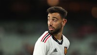 4. Bruno Fernandes. Gelandang MU ini mendapatkan 2.464 tweet berisikan bully. Foto: Getty Images/Matthew Ashton - AMA