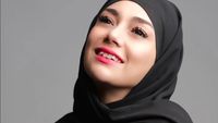 10 Foto Celine Evangelista Kembali Pakai Hijab, Cantiknya Bikin Adem