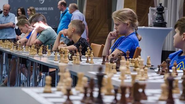 Cerdiknya Para Bocah di Ukraina Saat Hari Catur Sedunia