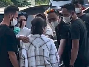 Nikita Mirzani Ditahan, #polisipilihkasih Menggema Nikita Mirzani Ditahan, #polisipilihkasih Menggema