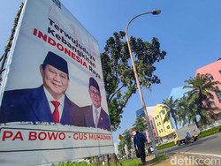 Langgar Perda, Baliho Prabowo-Cak Imin Dicopot Satpol PP Tangsel