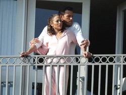 Heboh Foto Ben Affleck Tidur Mangap saat Bulan Madu dengan Jennifer Lopez