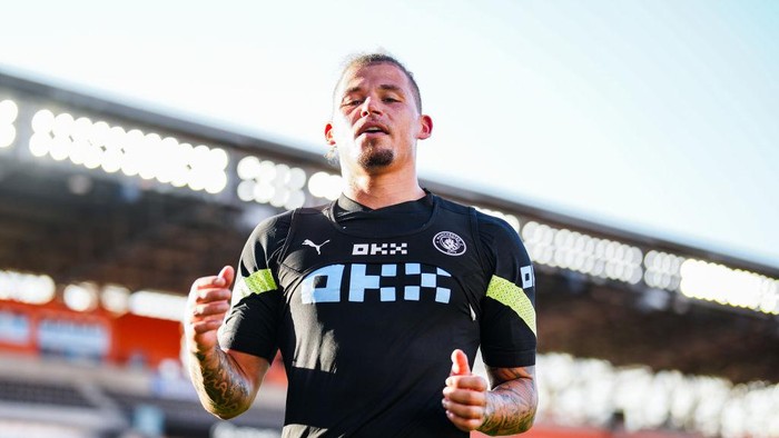 HOUSTON, TX - JULY 19: Manchester Citys Kalvin Phillips in action during an open training session at PNC Stadium on July 19, 2022 in Houston, Texas. (Photo by Tom Flathers/Manchester City FC via Getty Images)