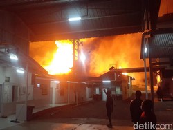 Kebakaran Hebat di Bekas Pabrik Pupuk Mranggen Demak