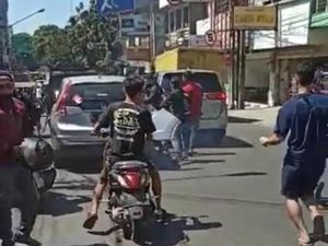 Geger Mobil Tabrak Belasan Kendaraan di Bandung