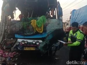 Mengerikan, Kondisi Bus PMH Usai Laga Kambing di Jalinsum Asahan Mengerikan, Kondisi Bus PMH Usai Laga Kambing di Jalinsum Asahan