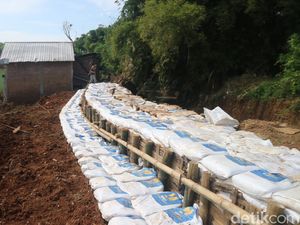 Tanggul Sementara Dibangun di Lokasi Banjir Bandang Pati
