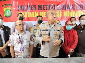 Viral Video Miris ABG Dirantai di Bekasi, Minta-minta Makan ke Warga Viral Video Miris ABG Dirantai di Bekasi, Minta-minta Makan ke Warga