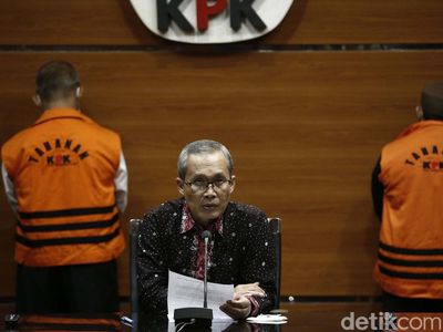 KPK Tahan Dua Tersangka Korupsi Renovasi Stadion Mandala Krida