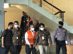 KPK Tahan 2 Tersangka Kasus Dugaan Korupsi Stadion Mandala Krida DIY