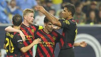 Manchester City-lah yang diprediksi kembali juara Liga Inggris seperti musim lalu dengan raihan 85 poin. Rival sekotanya, Manchester United, justru diprediksi cuma finis keenam lewat raihan 57 poin.  Foto: Getty Images/James Williamson - AMA