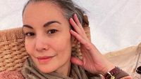 8 Potret Nadya Hutagalung yang Kini Hidup di Desa, Kerap Pamer Rambut Uban