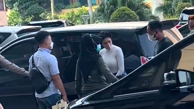 Nikita Mirzani Ditangkap Polisi