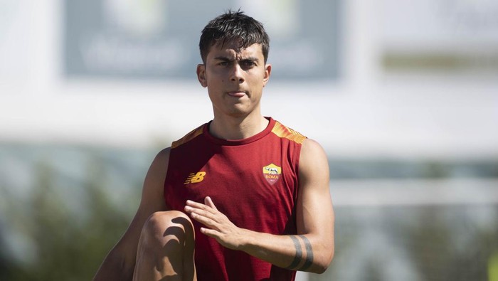ALBUFEIRA, PORTUGAL - JULY 20:AS Roma player Paolo Dybala during training session at  Estadio Municipal de Albufeira on July 20, 2022 Albufeira, Portugal. (Photo by Luciano Rossi/AS Roma via Getty Images)