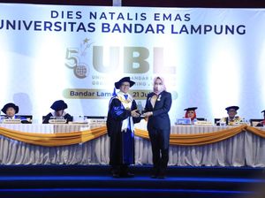 Dinilai Peduli HAM, Bupati Tulang Bawang Diberi Penghargaan dari UBL Dinilai Peduli HAM, Bupati Tulang Bawang Diberi Penghargaan dari UBL
