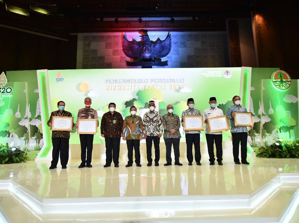 Gubernur Sumbar Raih Penghargaan Nirwasita Tantra 2021 dari KLHK