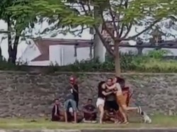 Geger Dua Wanita Baku Hantam di Taman Pancing Denpasar