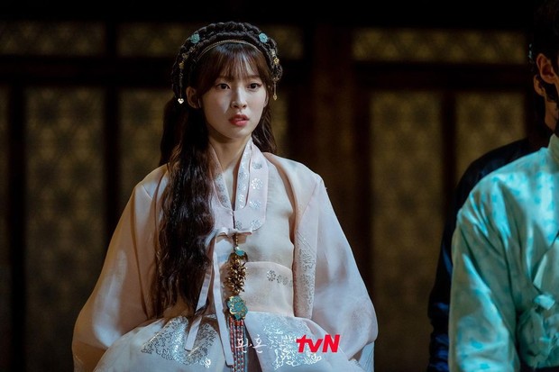 Potret Arin OH MY GIRL dalam drama Alchemy of Souls