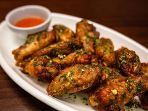 Resep Sayap Ayam Saus Cabe Wijen yang Gurih Pedasnya Nagih