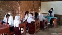 Penampakan SD Negeri di Lampung Utara Berdinding Anyaman Bambu