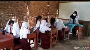 Penampakan SD Negeri di Lampung Utara Berdinding Anyaman Bambu
