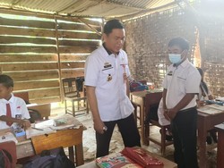 Pemkab Lampung Utara Janji Bangun SDN Berdinding Anyaman Bambu