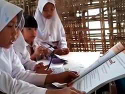 Sekolah Berdinding Bambu di Lampung: Hanya 3 Ruang Kelas, Tak Ada Toilet