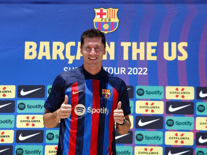 Polish football player Robert Lewandowski, with  Barcelona President Joan Laporta, arrives for a press conference in Fort Lauderdale, Florida, on July 20, 2022, as he is introduced as  club Barcelona newest player. - Lewandowski will bring the 'winning mentality' Barcelona need according to new teammate Andreas Christensen. The Polish superstar has arrived in Miami to complete his move to the La Liga giants from Bayern Munich ahead of a July 20, friendly with David Beckham's Inter Miami. (Photo by Marco BELLO / AFP) (Photo by MARCO BELLO/AFP via Getty Images)
