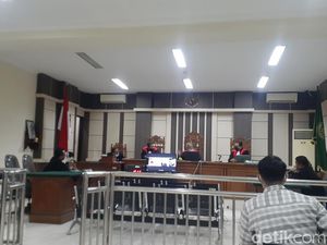 Terpidana Korupsi Kasda Pemkot Semarang Rp 21,7 M Kini Didakwa Kasus TPPU Terpidana Korupsi Kasda Pemkot Semarang Rp 21,7 M Kini Didakwa Kasus TPPU