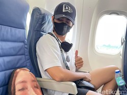 Viral Aksi Suami Bucin yang Liburan Sendirian Bawa Bantal Gambar Wajah Istri