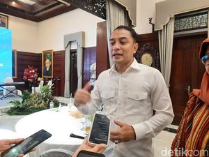 Eri Sebut Booster Kedua Untuk Nakes Surabaya Bisa Dilakukan, Tapi... Eri Sebut Booster Kedua Untuk Nakes Surabaya Bisa Dilakukan, Tapi...