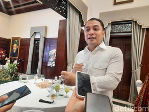 Wali Kota Eri Terbitkan SE Larangan Peredaran Daging Anjing di Surabaya Wali Kota Eri Terbitkan SE Larangan Peredaran Daging Anjing di Surabaya