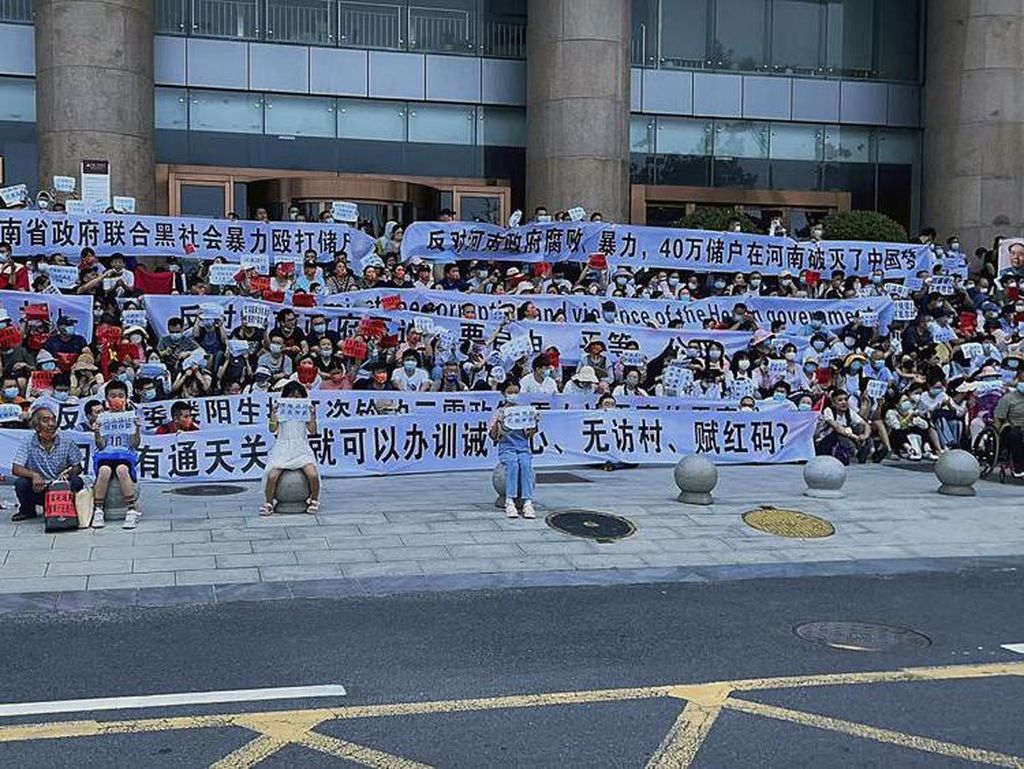 Skandal Bank China Picu Demo Besar-besaran, 200 Tersangka Ditangkap Skandal Bank China Picu Demo Besar-besaran, 200 Tersangka Ditangkap