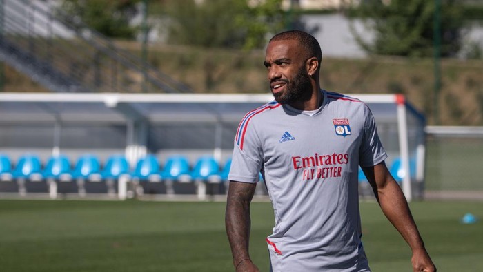 LYON, FRANCE - JULY 07: Alexandre Lacazette of Lyon during the Training Session of Lyon at Groupama Stadium on July 7, 2022 in Lyon, France. (Photo by Leandro Amorim/Eurasia Sport Images/Getty Images)