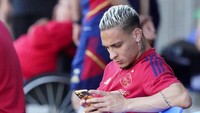 Akankah Antony menggeser Frenkie de Jong dari posisi nomor 1? Foto: Getty Images/BSR Agency