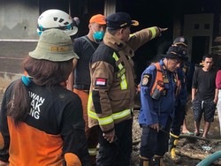 Apkari Jabar Bantu Bersihkan Sisa Banjir Garut