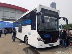 TransJakarta Uji Coba Bus Listrik Besutan Moeldoko