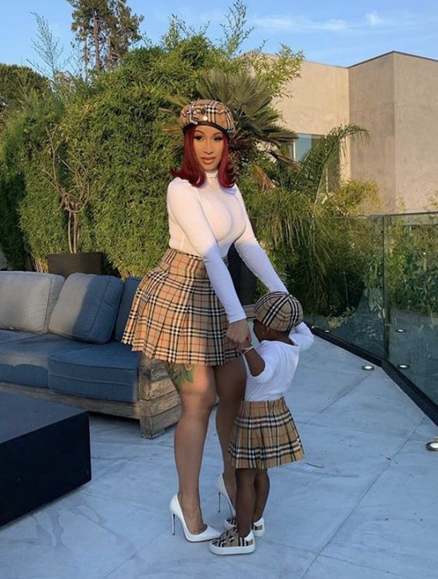 Cardi B dan Kulture with burberry set/ foto: instagram.com/ @iamcardib
