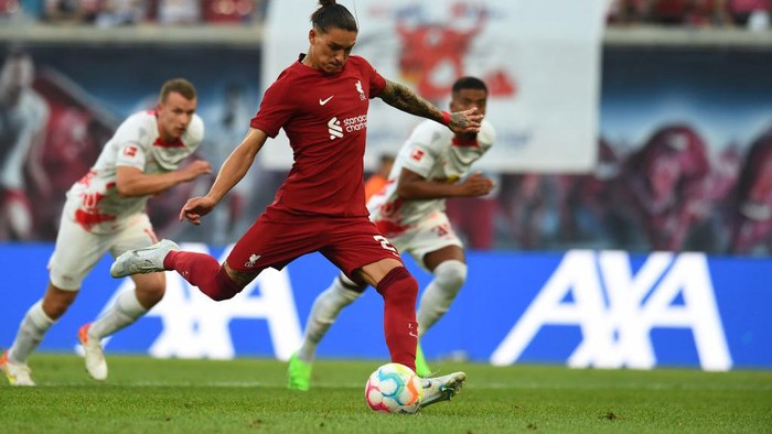 Darwin Nunez LEIPZIG, GERMANY - JULY 21: ( SUN OUT,THE SUN ON SUNDAY OUT) Darwin Nunez of Liverpool scores the second goal making the score from the penalty spot during the pre-season friendly match between RB Leipzig and Liverpool FC at Red Bull Arena on July 21, 2022 in Leipzig, Germany. (Photo by Andrew Powell/Liverpool FC via Getty Images)