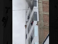 Detik-detik Puluhan Orang Terjebak di Apartemen yang Terbakar di Peru