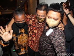 Roy Suryo Muntah-Pingsan Saat Jalani Pemeriksaan Kasus Meme Stupa