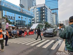 Cegah Penonton Citayam Fashion Week ke Jalan, Dishub Pasang Barier Cegah Penonton Citayam Fashion Week ke Jalan, Dishub Pasang Barier